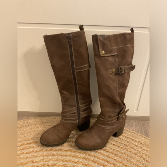 MIA Brown Sabato Belted Knee High Moto Boots. - Picture 3 of 11